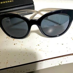 AUTHENTIC BURBERRY cat eye sunglasses w/ Check